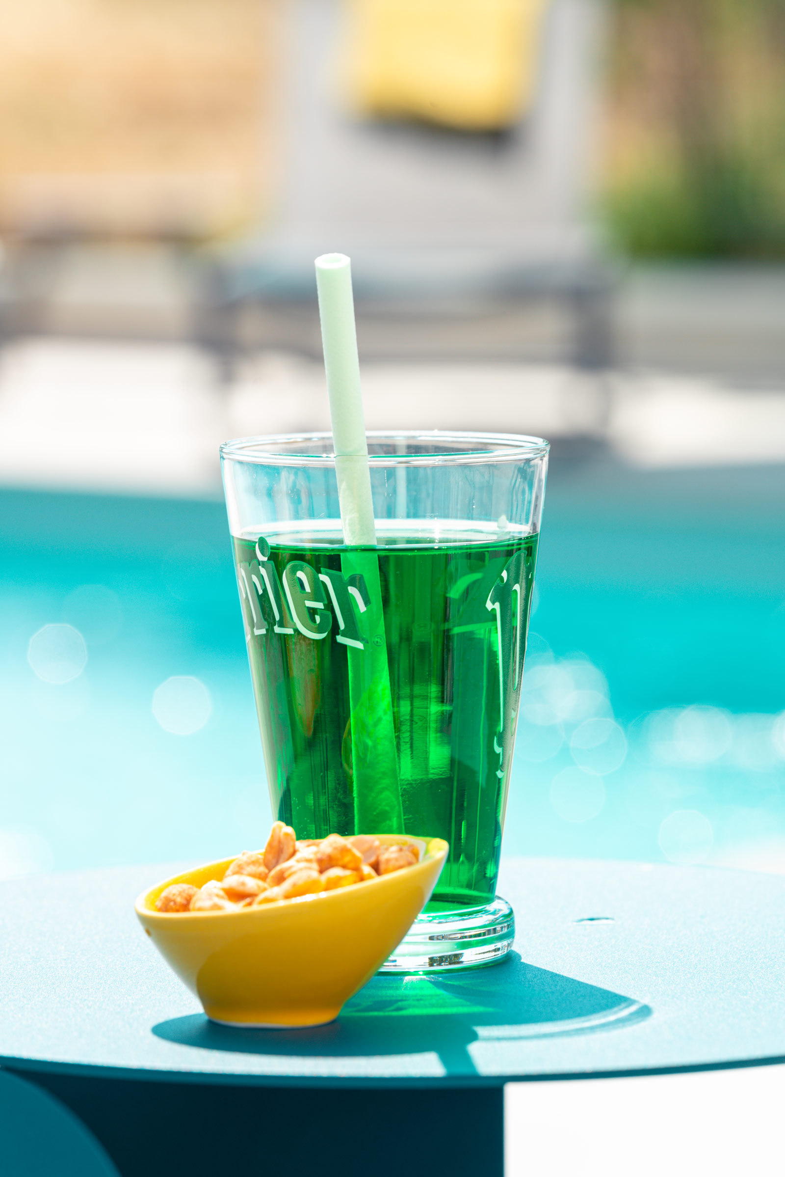 Hôtel literie neuve confort Lyon Meyzieu Stadium Olympique avec piscine et terrasse extérieure